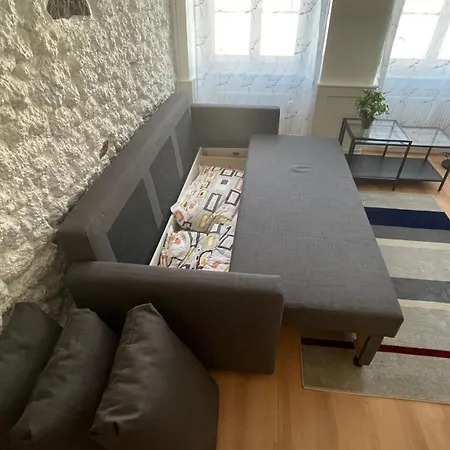 Apartment A Knight's Townhouse *